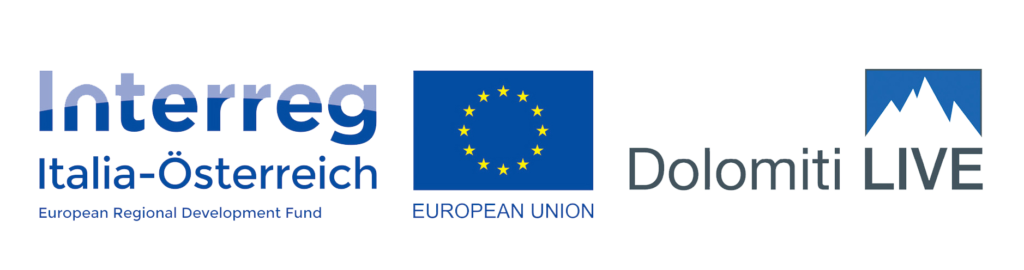 Logo INTERREG Italia-Österreich (Förderprogramm der Europäischen Union). Neben dem Interreg-Logo sieht man das Logo der EU mit gelben Sternen auf blauem Hintergrund. Daneben steht der Schriftzug" Dolomiti LIVE", wobei über dem Wort "LIVE" ein Bergkamm grafisch angedeutet ist.
